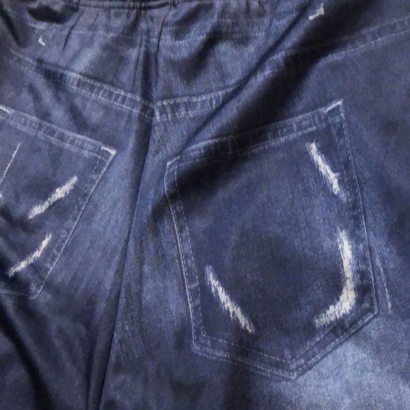 Leggings that look like Ripped Dark Wash Jeans - Picture 3 of 4